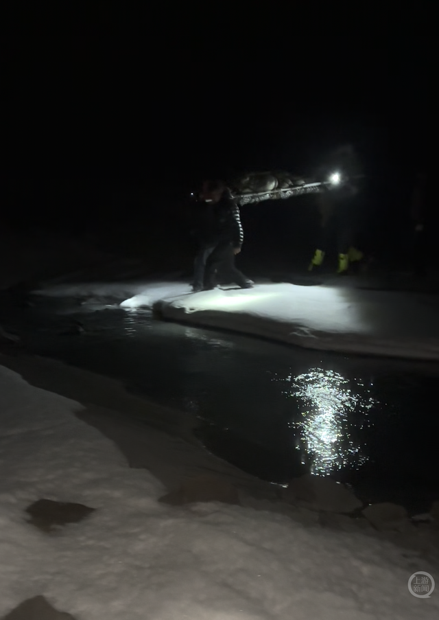 两男子登顶勒多曼因后滑坠重伤：一人单腿骨折爬行10小时回营地，一人双腿骨折独自爬出冰裂缝