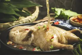 银耳雪梨煲鸭汤图片