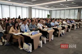 湖北省通信行业协会第五届二次会员大会召开，湖北联通总经理陈德富当选新任会长图片