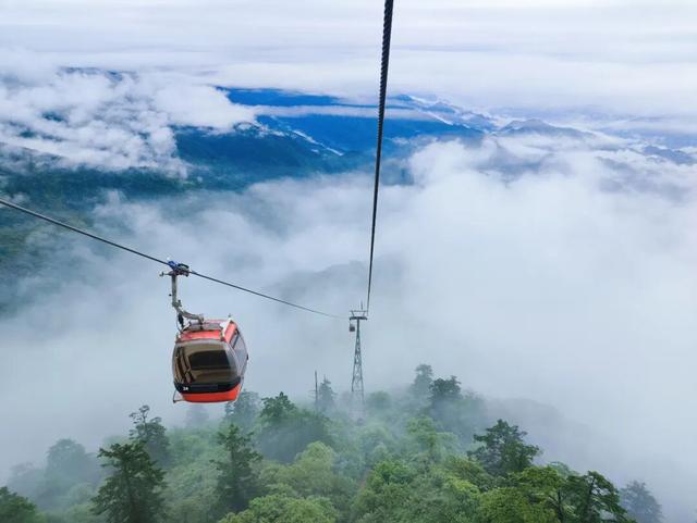 雨天瓦屋带点雾，恰似神仙在这住！