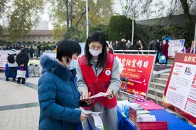 与“宪”同行，郑州市金水区城管局开展宪法宣传活动图片