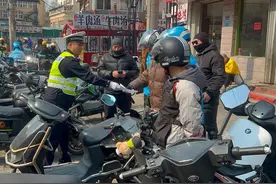 李沧交警|礼让斑马线 文明看得见图片
