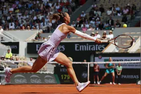 法网综合：郑钦文止步八强 穆塞蒂闯入四强图片