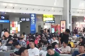 【早间播报】国庆假期火车票开售图片