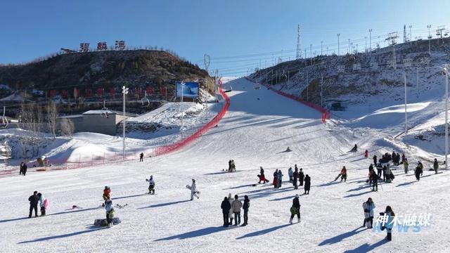 碧麟湾滑雪场：专业滑雪与趣味企鹅引爆冬游热潮