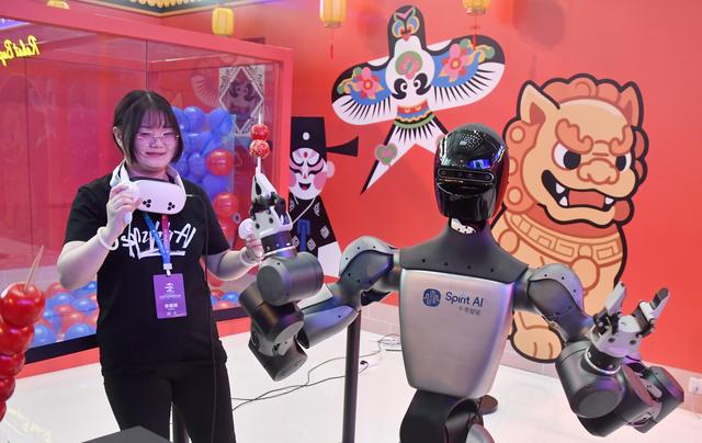 新华全媒+｜2025世界机器人大会在北京开幕