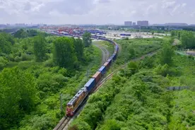 中欧班列（武汉）跨境运输线路增至57条图片