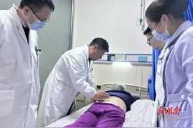 痛到无法站立，医生注入“骨水泥”让她挺起“脊梁骨”图片