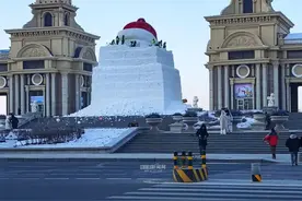 “藏身”音乐公园的大雪人挖出红帽子了，还有它们……｜全城冰建雪塑抢鲜看图片