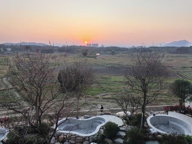 赴一场落日温泉之约！广东首个温泉主题服务区开业迎客