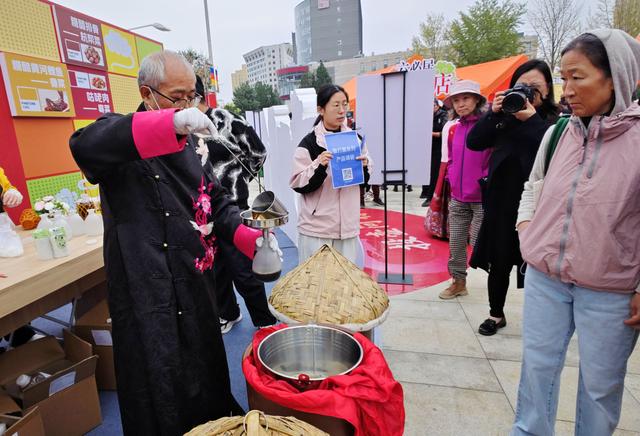 第七届六必居酱菜文化美食节点燃金秋消费季 探味600年国风文化市集正式拉开帷幕
