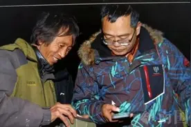 柳州文惠桥底，母亲抱着儿子痛哭，13年了啊……图片