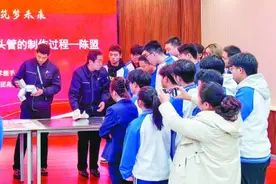 陕西宝鸡市总工会打造劳模“双进”活动品牌：进车间解难题 进校园植匠心图片