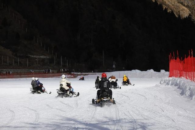 “热雪”沸腾的安逸生活 蜀山暖雪“点燃”四川冬季市场