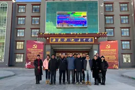 日喀则市上海实验学校组团赴萨迦县中学参观社团活动并座谈交流图片