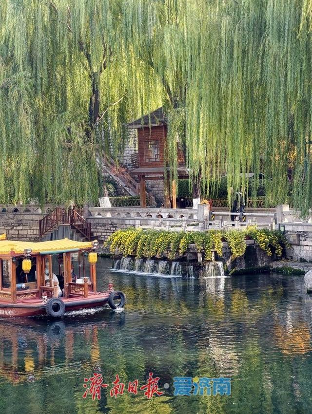 一年四季 泉在济南丨玛瑙泉“瀑布流金”引客来