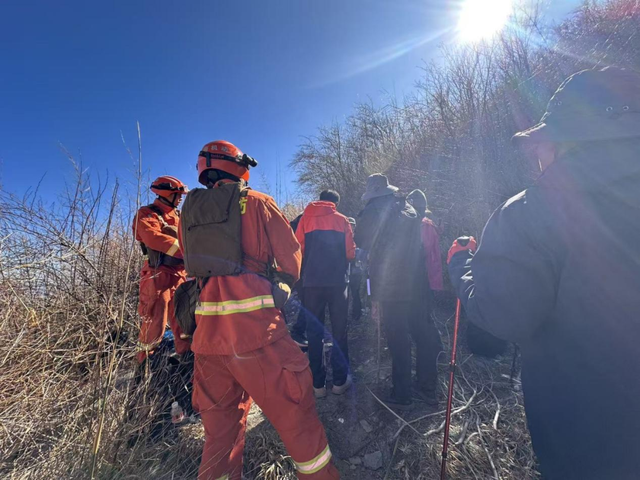 严禁擅自攀爬！20人违规登苍山被查处