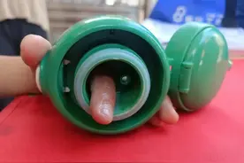 注意！保温杯“咬”人！图片