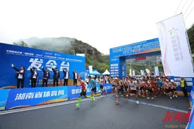 石林、花海迎“巅峰”，近千名选手跑进“世界锑都”锡矿山图片