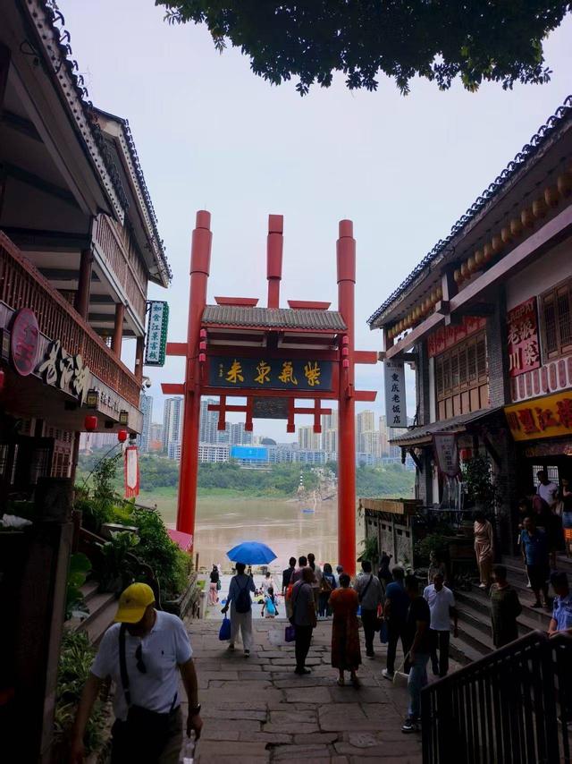 走进磁器口
