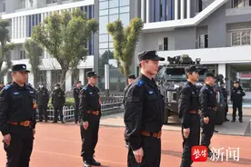有“歹徒”来了？别慌！这是警方在校园开展的模拟演练场景——图片