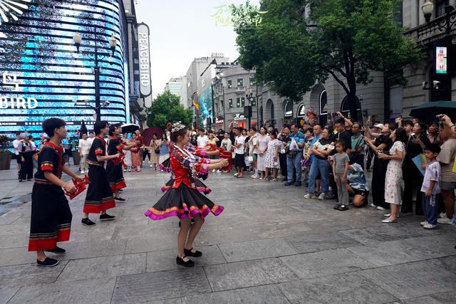 “康养胜地 人文兴义”黔西南州文化旅游招商推介会在湖北武汉举行