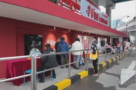 49路车队携手仁爱医院开展便民服务温暖人心图片