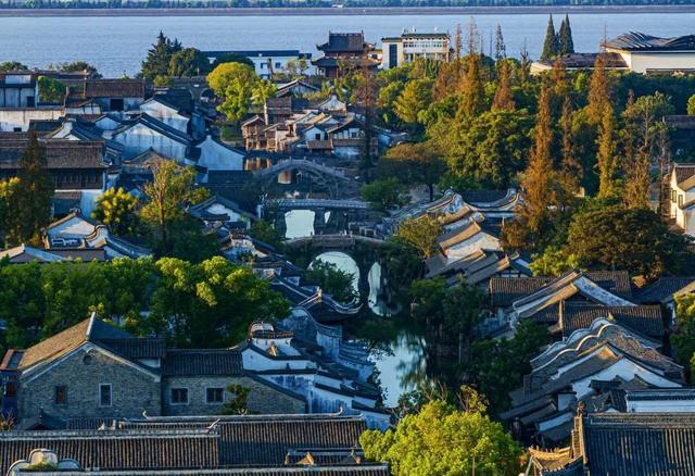 当千年潮声遇见贝多芬，这个周日，盐官古镇将奏响欢乐颂