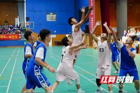 湖南师大附中博才实验中学天顶校区BA班篮球联赛暨家校友谊赛落幕图片