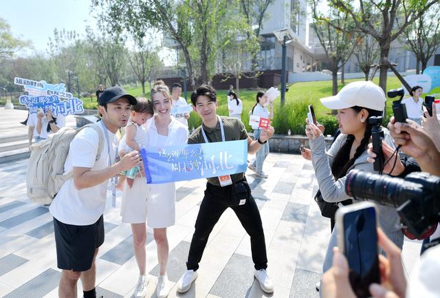 中外游客打卡石家庄 沉浸式感受城市风貌