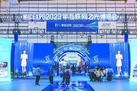 数据投喂泄露隐私，算法生成虚假信息，大模型时代怎么防范安全风险？图片