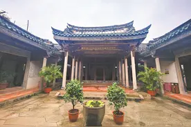 潮州己略黄公祠：百年建筑容颜未改 木雕殿堂历久弥新图片