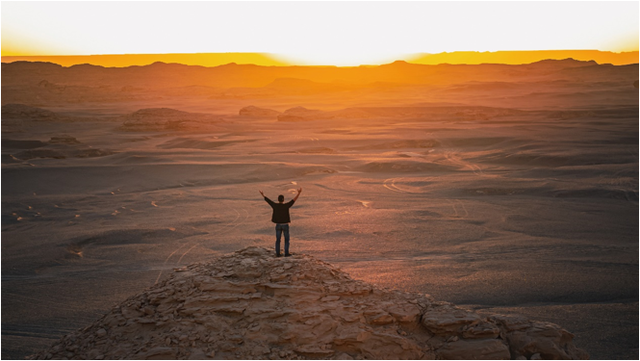 福利丨俞敏洪：真正的自由始于“出发”的勇气