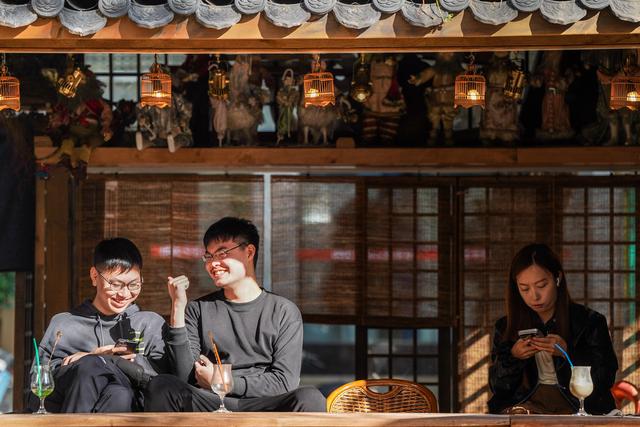 人文经济激活消费新动能|漫步翠湖“文化廊道”：在咖啡飘香中感受人文消费新活力