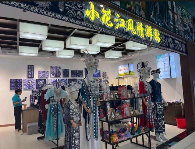 云渡服务区：世界第一高桥下的“桥旅融合”新地标