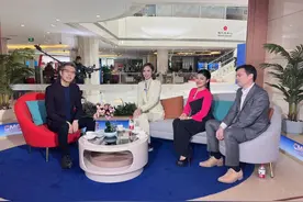 TVB主持人陈贝儿走进央视新闻直播间，与朱广权《聊会》图片