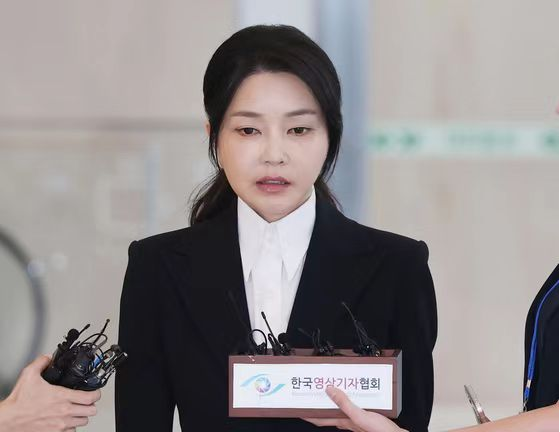 如何看待尹锡悦夫妇双双入狱