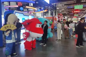 机器狗都进化成这样了？20岁的动漫节开幕，沉浸式逛展体验来了图片