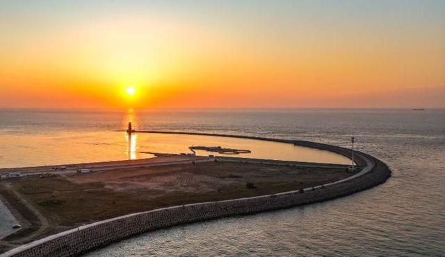 众拍 | 海龙湾灯塔日出
