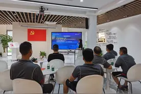 双向奔赴书写暖心故事！松江这名快递小哥递交了入党申请书……图片