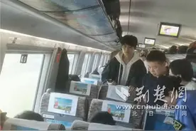 列车上救人 襄阳市第一人民医院汤元佳医生好样的！图片