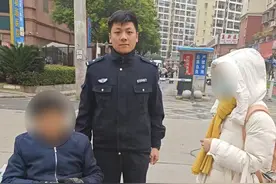 武汉老爹爹“驾驶”电动轮椅上高架，民警：老人刚出院，他女儿又惊又急图片