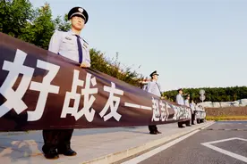 痛心！才44岁！他倒在工作岗位……图片