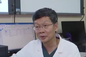 调整姿势就能“治好”孩子脊柱侧弯？家长请注意这些误区图片