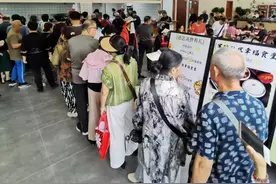 两荤一素10元！武汉一社区食堂开业就爆满图片