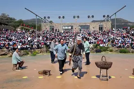 临沂：村民扮演八路军 日均观众超2000图片