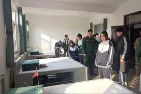 滕州：“沉浸式”体验军营生活啥感觉？图片