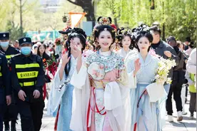 大明湖畔花朝盛事，“花神”惊艳春日时光图片