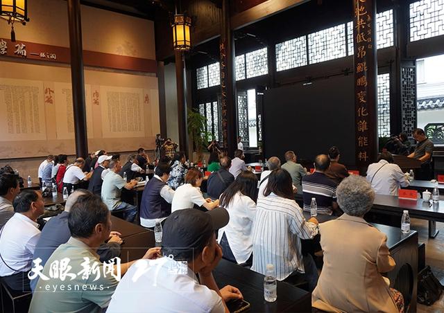 “跟着叶辛游贵州” | 著名作家叶辛携旅游新著走进黔西南