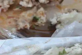 甘肃一外卖店被曝肉夹馍里吃出针头！监管部门回应正调查来源图片
